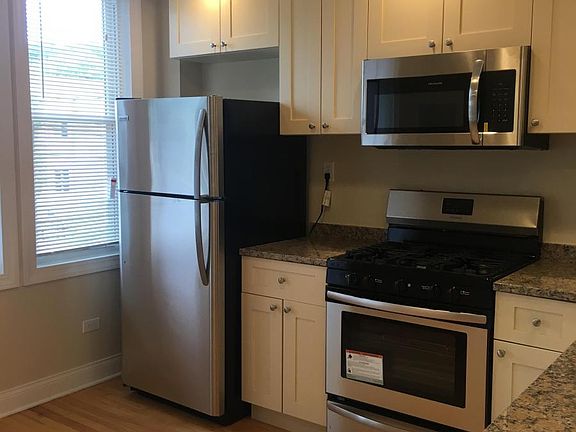 4th image of 3054 N Milwaukee Ave APT 2R