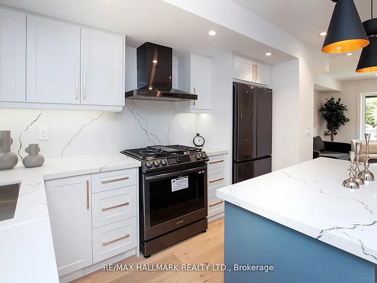 1 1/2 Delaney Cres — Photo 15