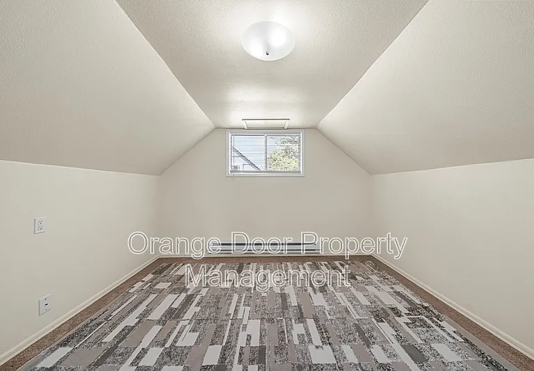 834 S 72nd St — Photo 20