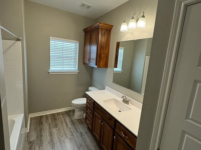 303 Janet St — Photo 14
