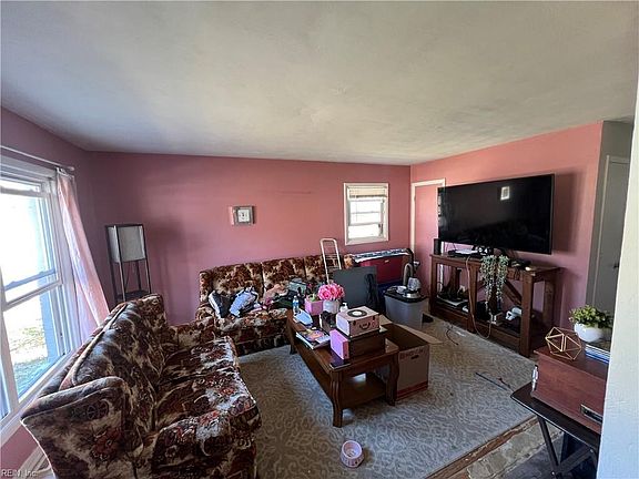 4th image of 1103 Custis Rd