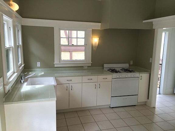 4th image of 915 Grant St