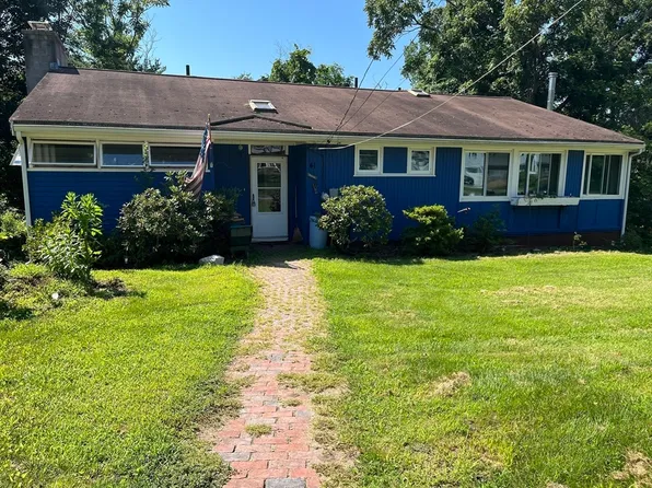 41 Iroquois St, Worcester, MA 01602