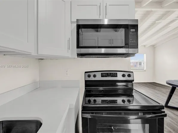 1843 Lauderdale Manor Dr, Fort Lauderdale, FL 33311