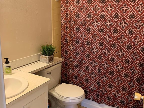 3rd image of 125 N Fernwood Ave APT 4