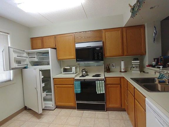 4th image of 34 Marina Point Dr
