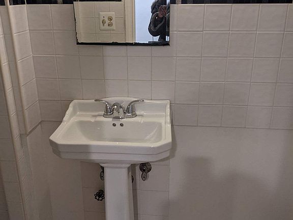 5th image of 2559 Tiemann Ave #1