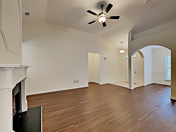 5th image of 1590 Hill Crossing Ct