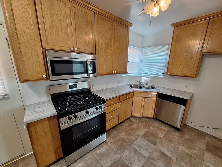 1731 N Lincoln St — Photo 14
