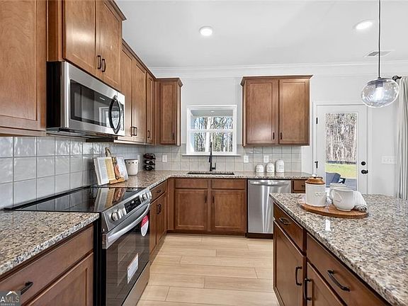 3rd image of 111 Roy Dr