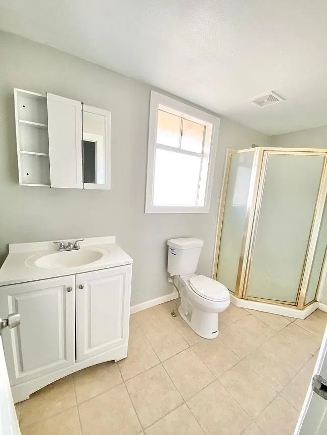 Studio, $725 — Photo 4