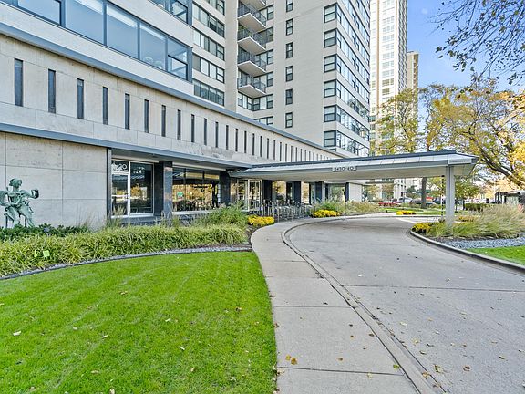 2nd image of 3430 N Lake Shore Dr APT 6K