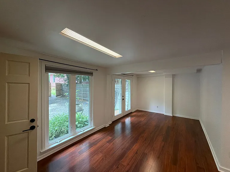213 S Summit Ave — Photo 5