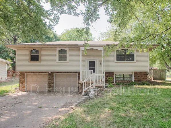 200 SE Crestwood Dr, Lees Summit, MO 64063