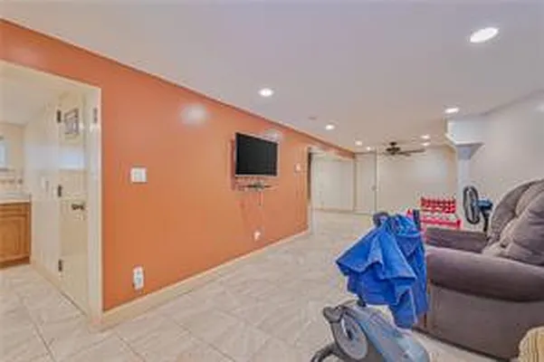 Sold by Remax Real Estate Professionals | media 17