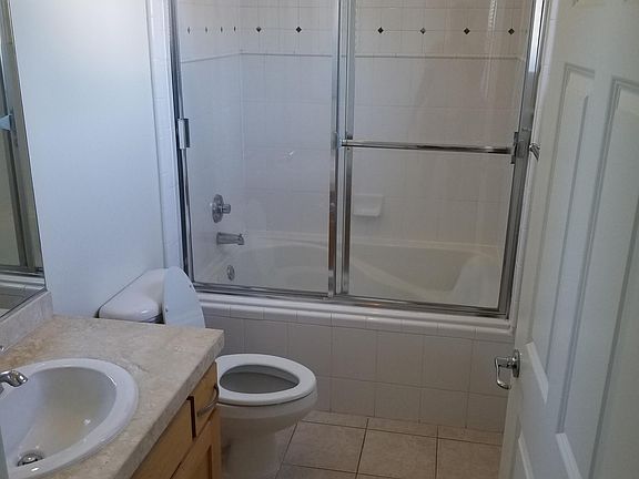 3rd image of 12745 Moorpark St #108