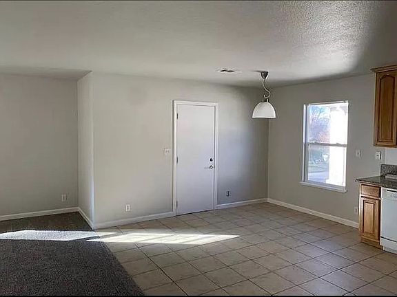 5th image of 925 W St APT 1