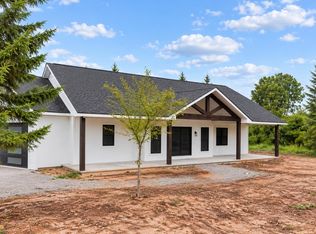 2822 Nekimi Ave, Oshkosh, WI 54902