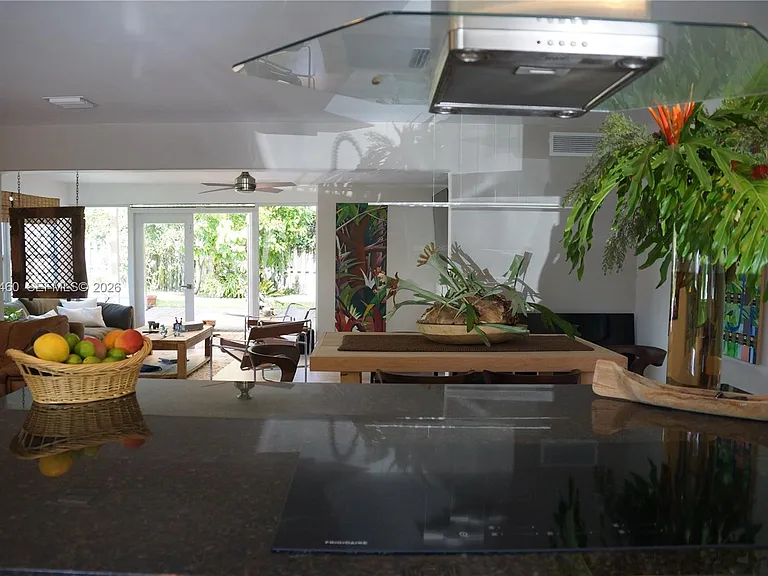 1251 SW 11th Ter — Photo 11