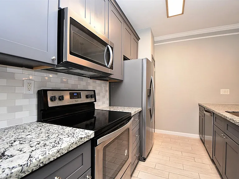 382 Wilcrest Dr — Photo 10