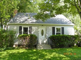 910 Walnut Ave, Dixon, IL 61021