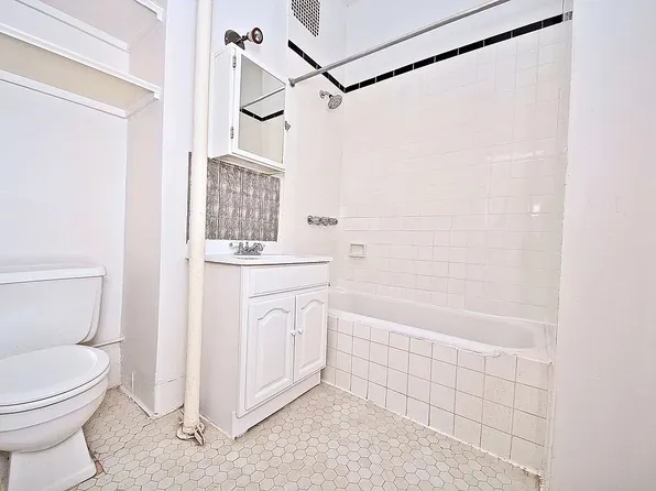 449 West 22nd Street 3 image 9 of 10