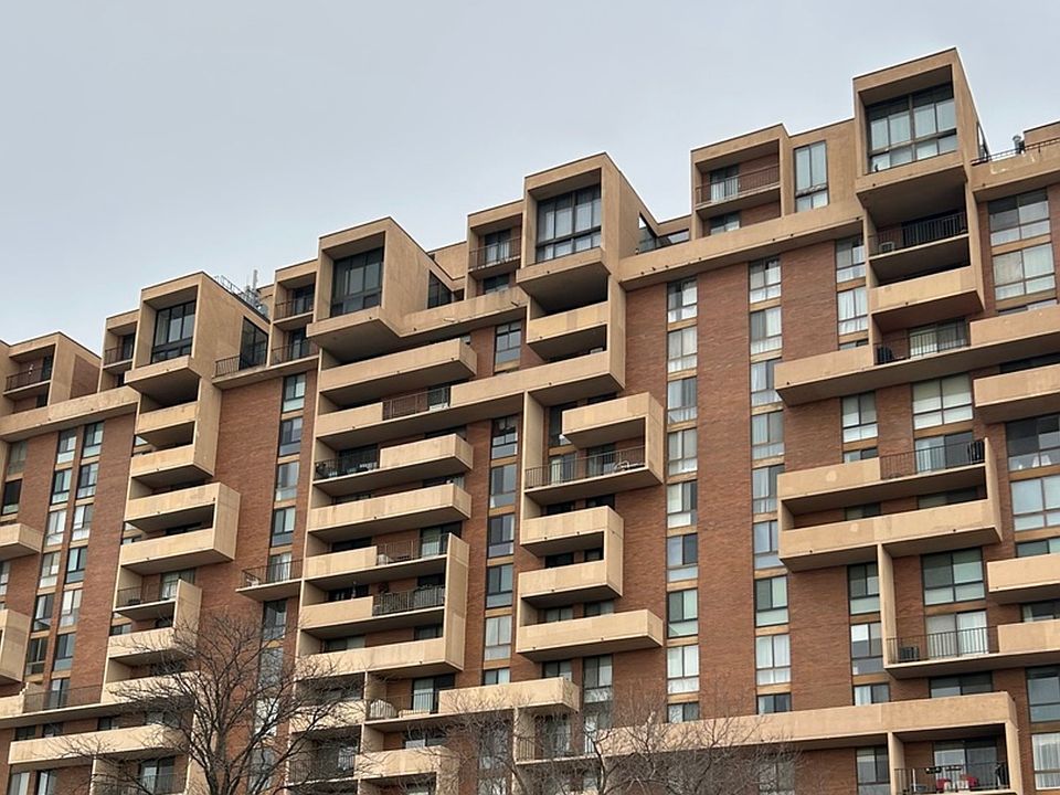 1st image of 465 W Dominion Dr Unit 404
