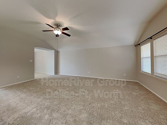 4th image of 310 Highland Glen Dr