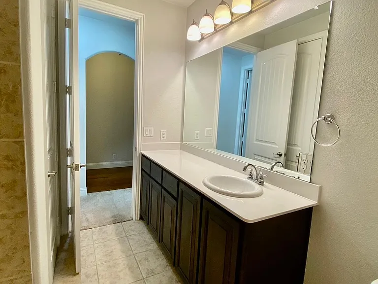 4404 Cherry Cv — Photo 37
