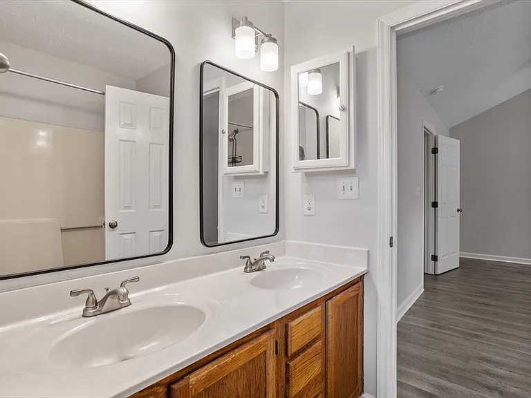 302 Wax Myrtle Ct — Photo 4