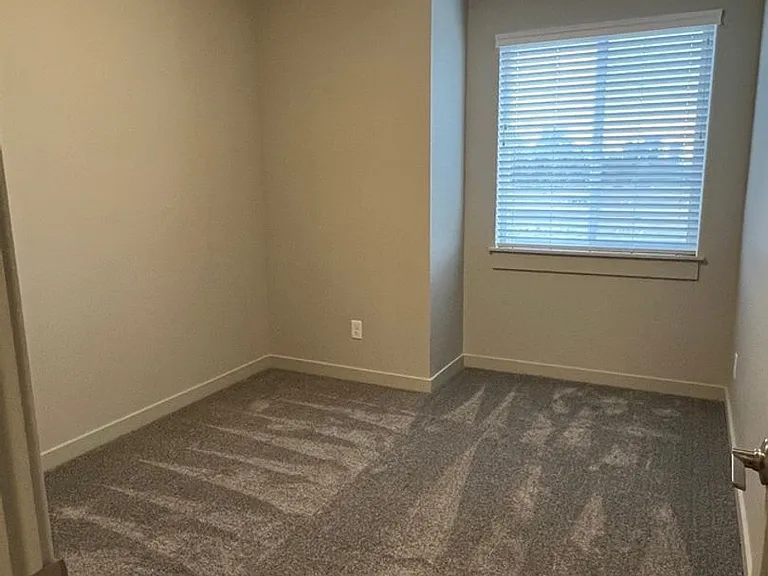 2519 NW Spruce Cone Ln — Photo 8