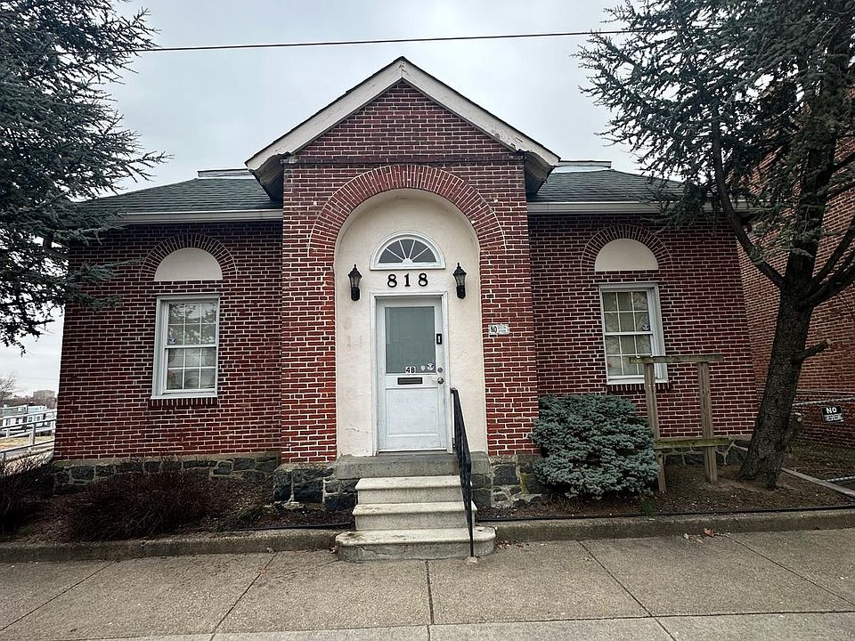 1st image of 818 S Broom St #4B