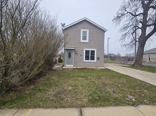 442 Hickory Pl, Elgin, IL 60120