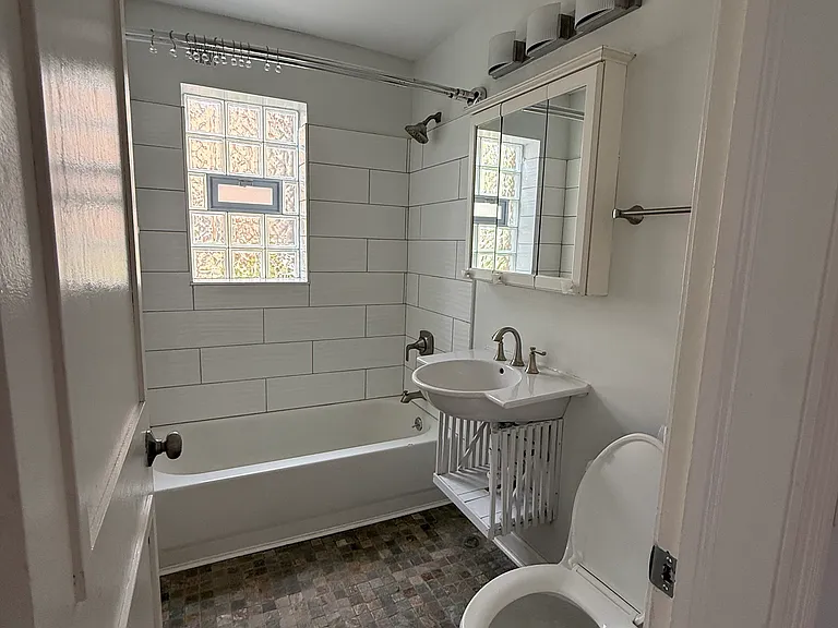 8426 N McCormick Blvd — Photo 10