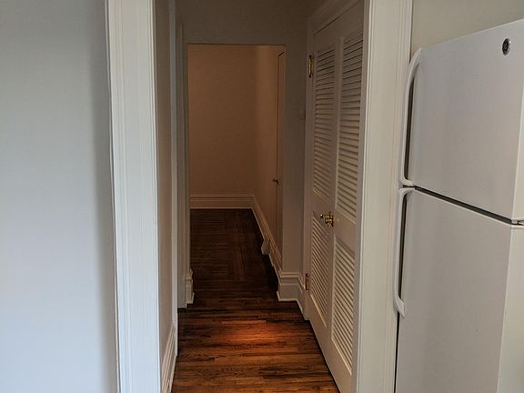 3rd image of 915 Saint James St #1