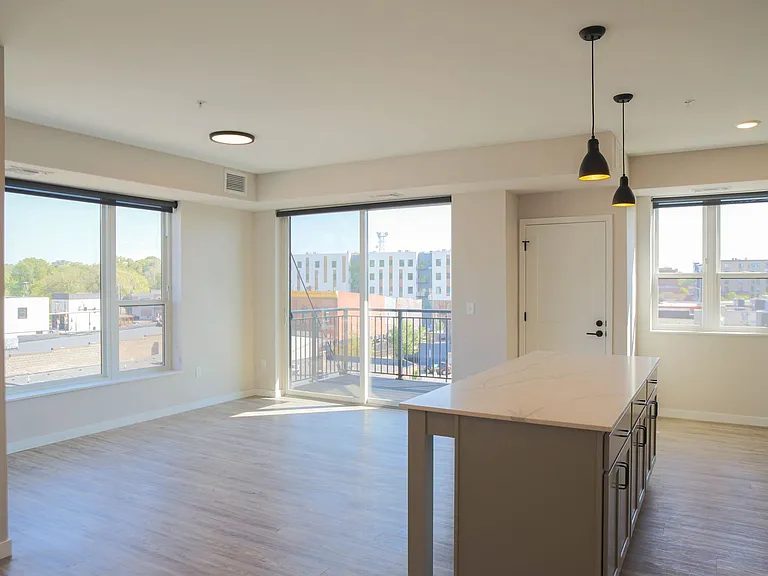 B7 Flats — Photo 126