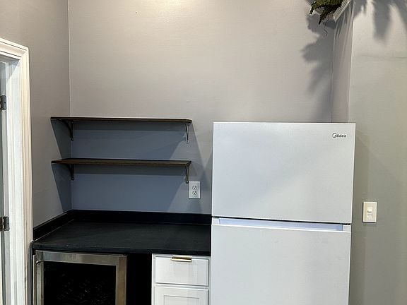 4th image of 103 Philip St #3