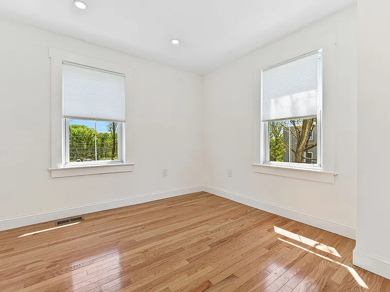 300 Bruce Park Ave #2 — Photo 16