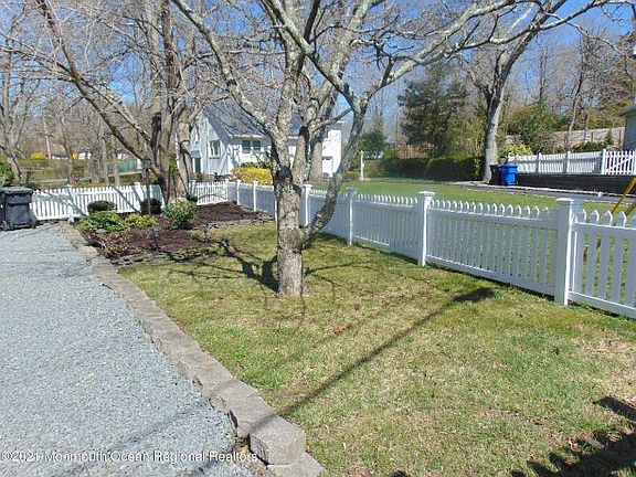 5th image of 26 Point O Woods Dr