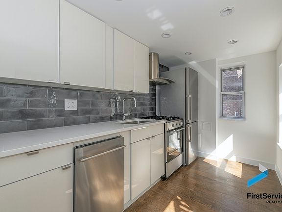 2nd image of 209 E 5th St APT 9R