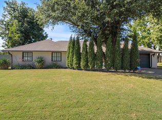 1600 Randel Rd, Nichols Hills, OK 73116