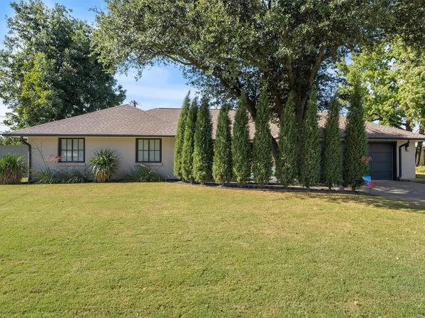 1600 Randel Rd, Nichols Hills, OK 73116