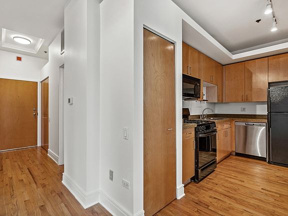 3rd image of 212 W Washington St APT 1613