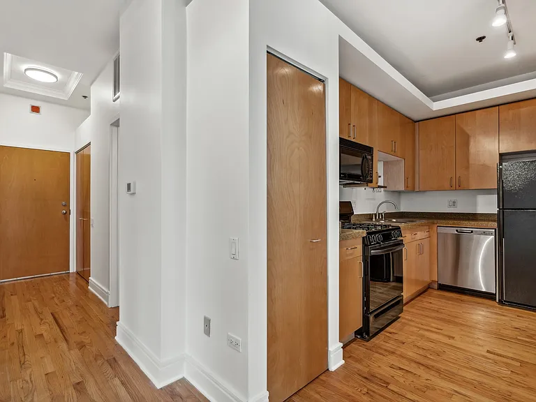 212 W Washington St #1613 — Photo 3