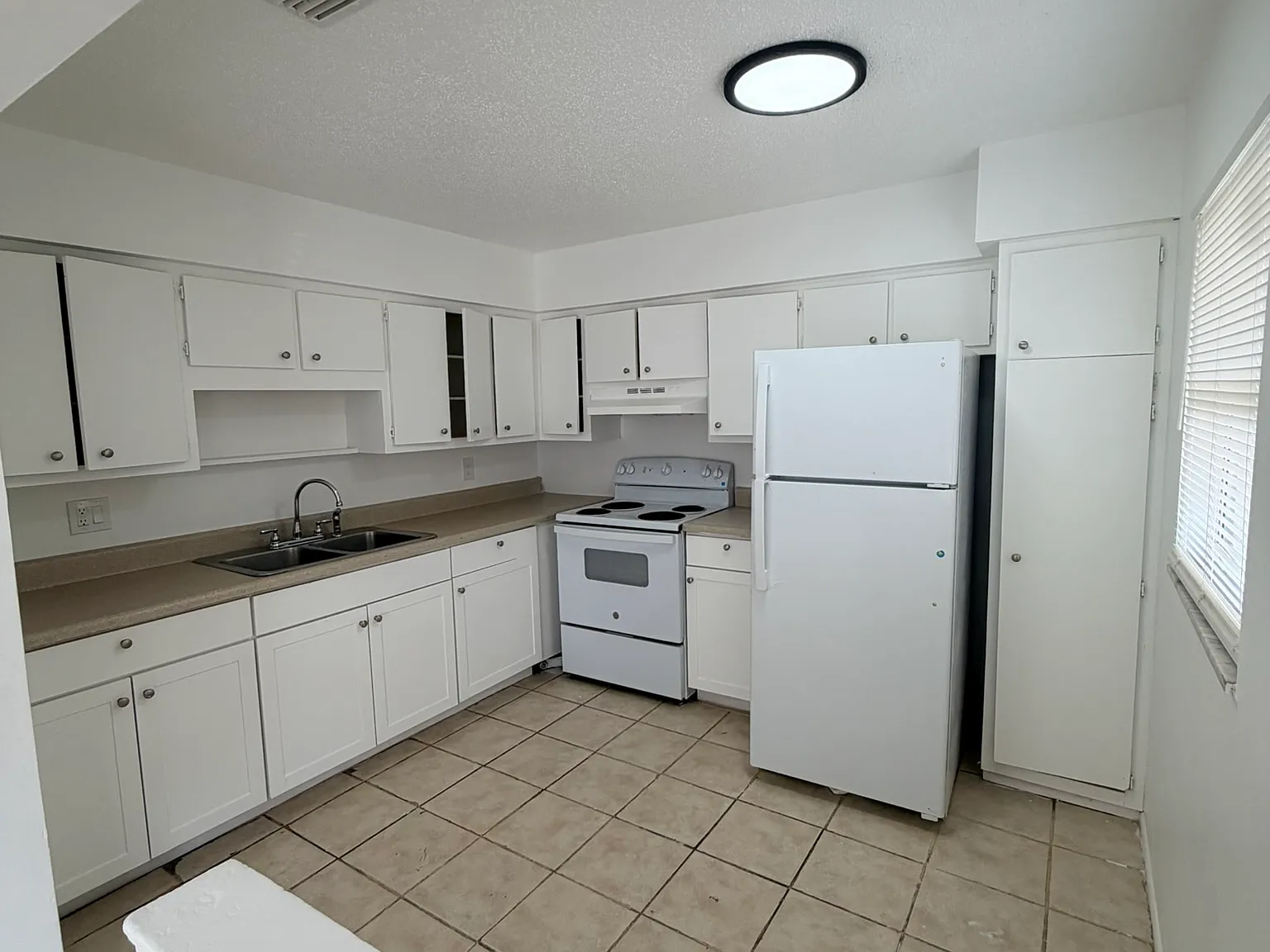 2 bed, $1,200 — Photo 2