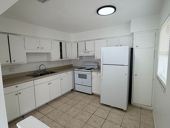 2nd image of 2708 Broadway APT 3