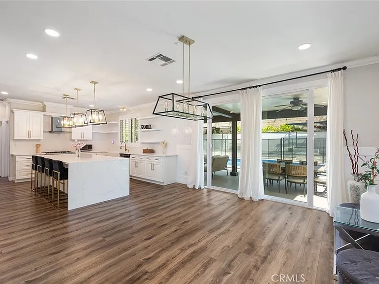 15736 Home Ct — Photo 10