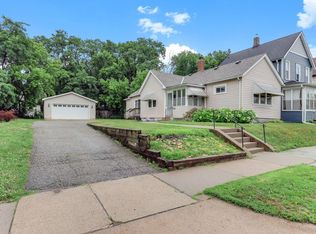 81 Manitoba Ave, Saint Paul, MN 55117