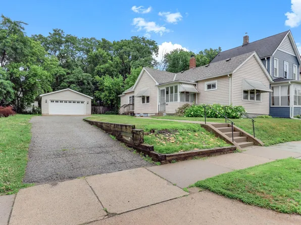 81 Manitoba Ave, Saint Paul, MN 55117