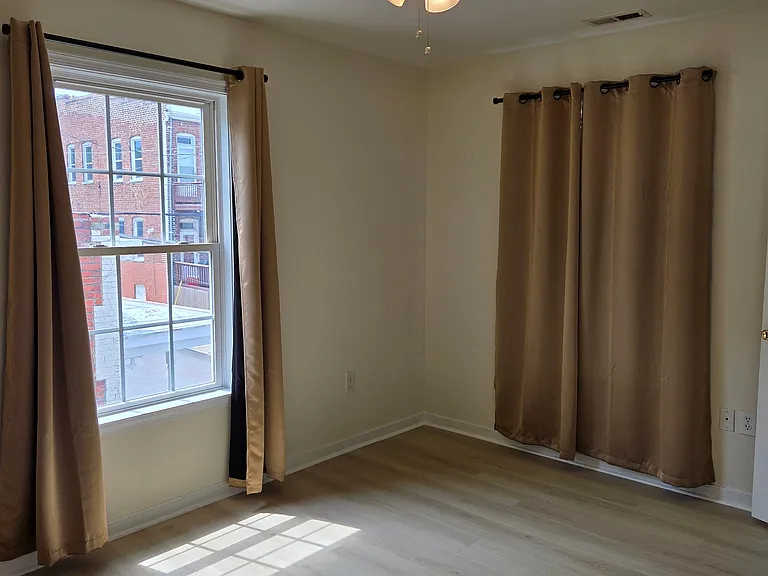 731 Catherine St — Photo 11